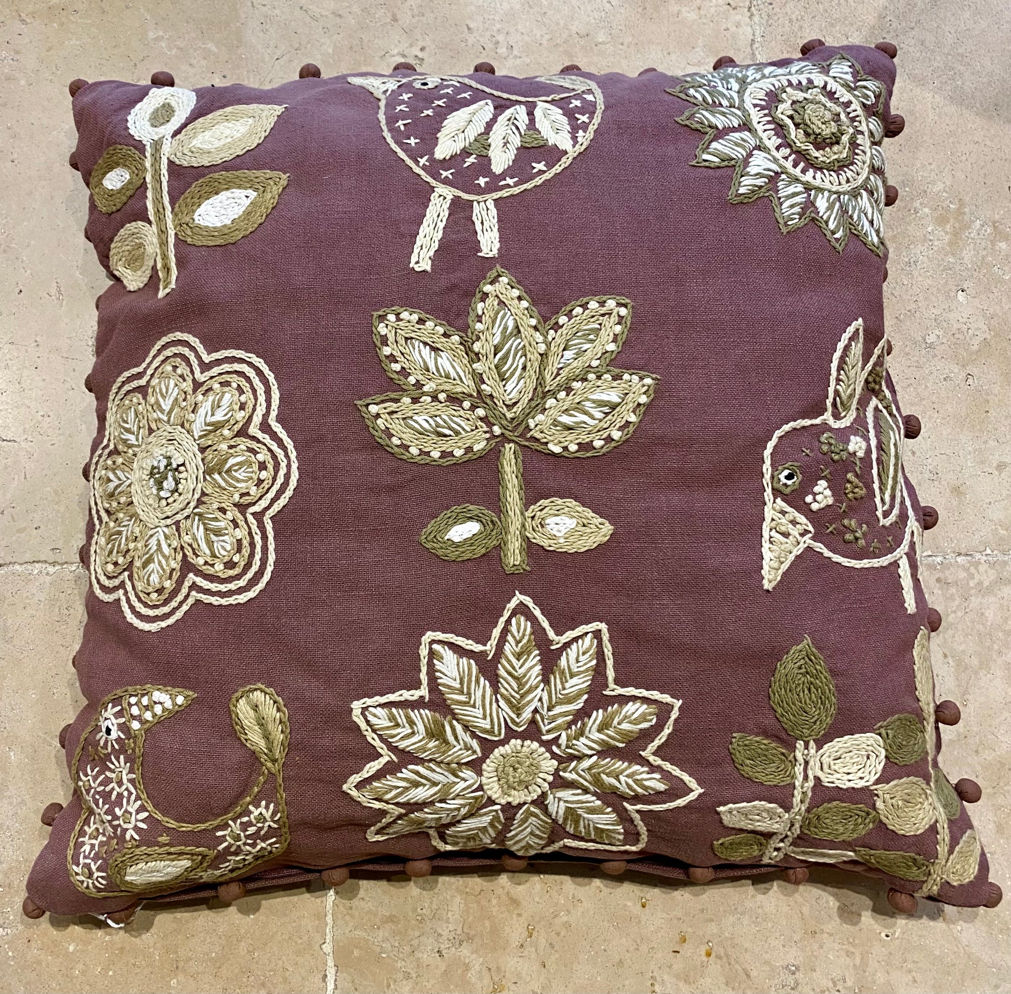 Coussins brodés feuilles