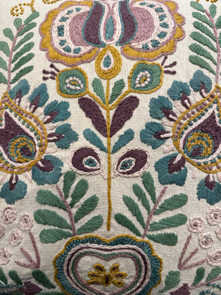 Coussins brodés feuilles