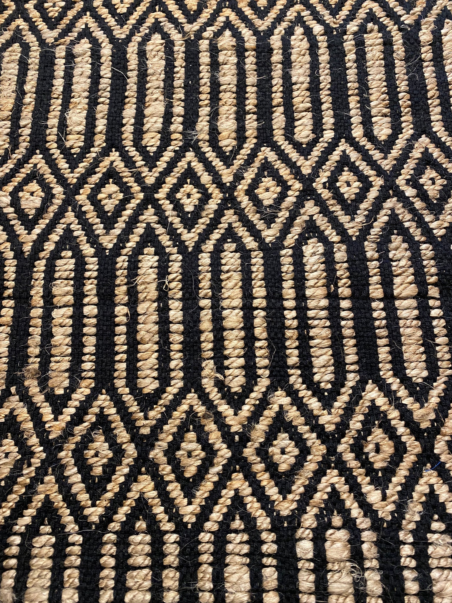 Tapis jute et noir